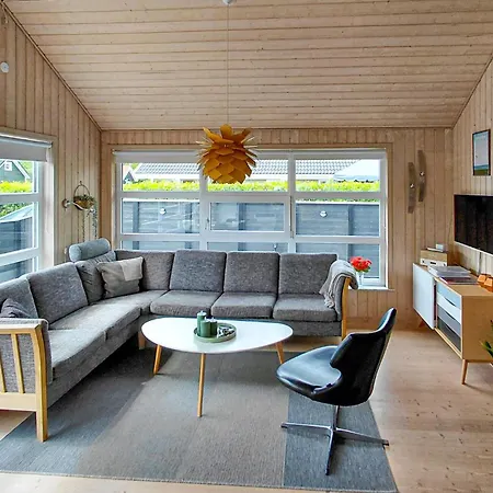 Dom wakacyjny Nice Home In Hemmet With Wifi